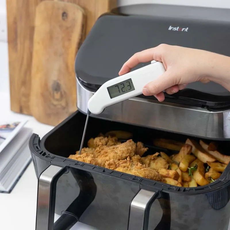 235-217-Thermapen-Classic-Digital-Food-Thermometer-White-WEB-Air-fryer.webp